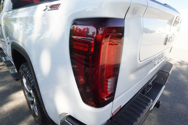 Used 2022 GMC Sierra 1500 SLT w/ SLT Premium Plus Package AWD/4WD image 35
