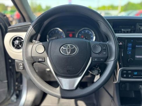 Used 2018 Toyota Corolla LE image 11