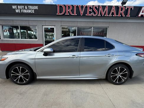 Used 2019 Toyota Camry SE FWD image 5
