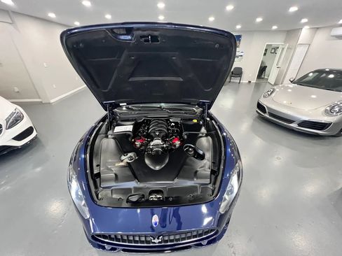 Used 2015 Maserati GranTurismo Sport RWD image 21