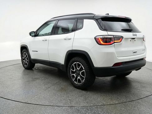 Used 2025 Jeep Compass Trailhawk AWD/4WD image 5