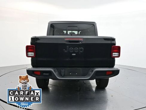Used 2023 Jeep Gladiator Sport image 8