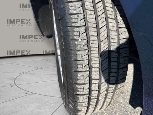 Used 2019 Chevrolet Equinox LT w/ Driver Convenience Package image 30