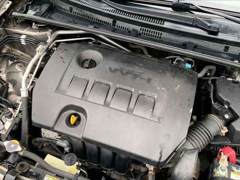 Used 2018 Toyota Corolla LE FWD image 31