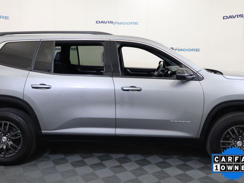 Used 2025 GMC Acadia Elevation image 3