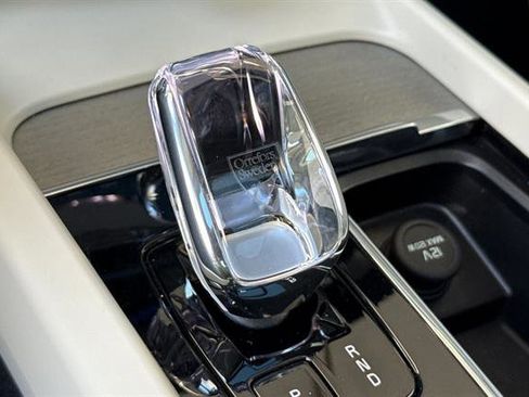 Certified 2023 Volvo XC60 T8 Ultimate image 23