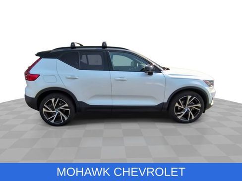 Used 2022 Volvo XC40 T5 R-Design w/ Climate Package AWD/4WD image 10