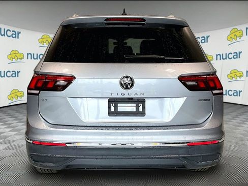 Used 2023 Volkswagen Tiguan SE w/ Panoramic Sunroof Package image 6