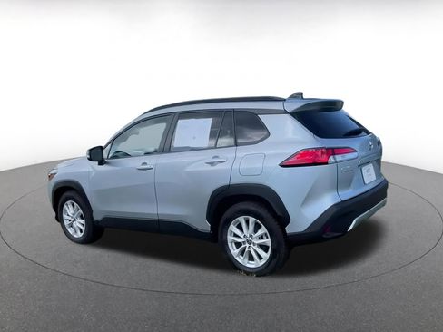 Used 2025 Toyota Corolla Cross LE image 10