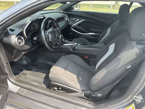 Used 2021 Chevrolet Camaro LT w/ Technology Package RWD image 13