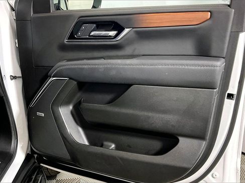 Used 2025 GMC Yukon XL Denali image 19