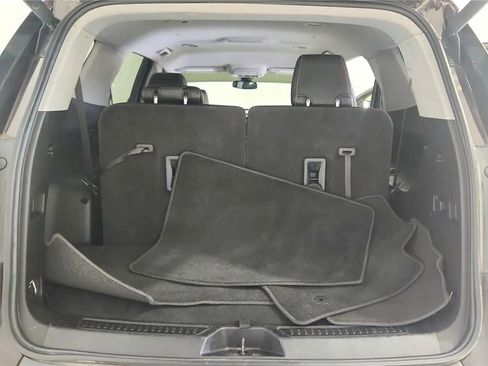 Used 2021 GMC Acadia SLT w/ Technology Package FWD image 19