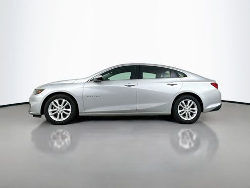 Used 2018 Chevrolet Malibu LT w/ Driver Confidence Package FWD image 4