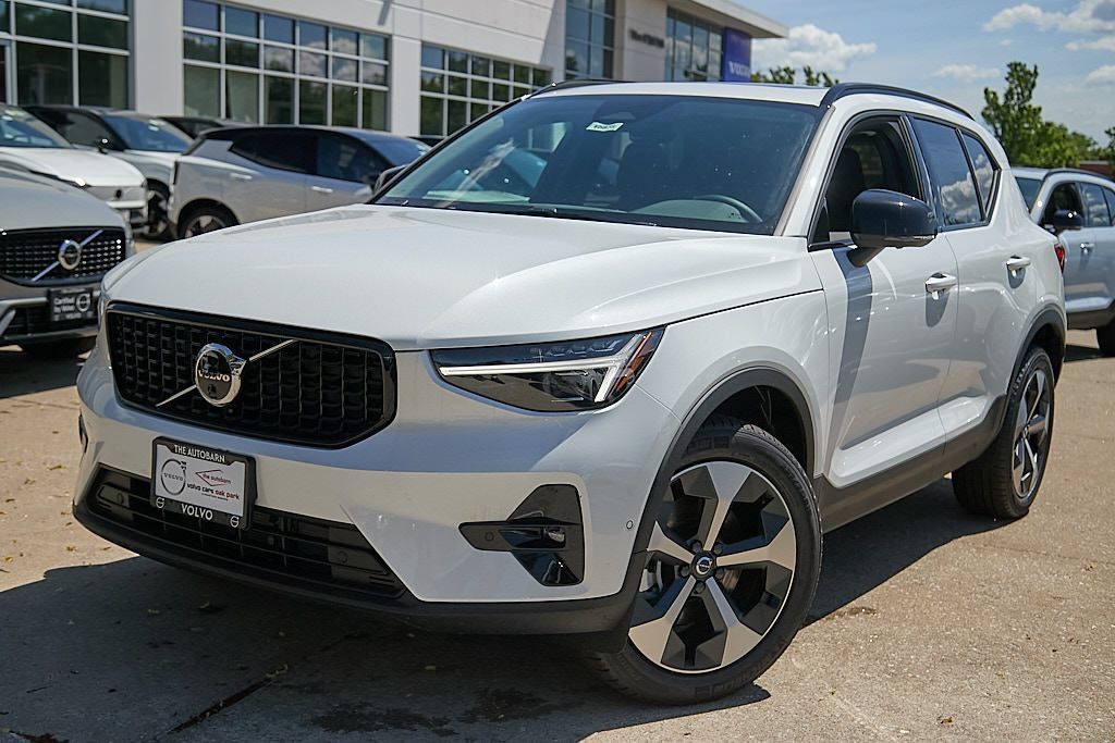 New 2026 Volvo XC40 B5 Plus w/ Climate Package AWD/4WD image 2