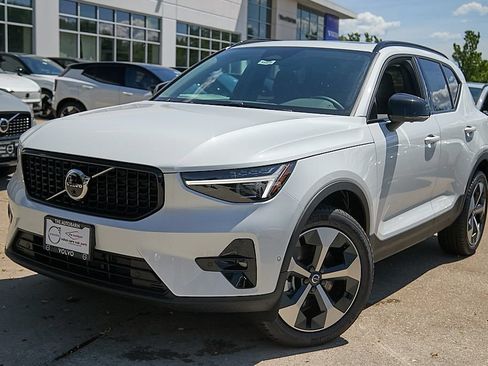 New 2026 Volvo XC40 B5 Plus w/ Climate Package AWD/4WD image 2