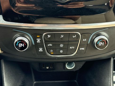 Used 2023 Chevrolet Traverse LS image 21