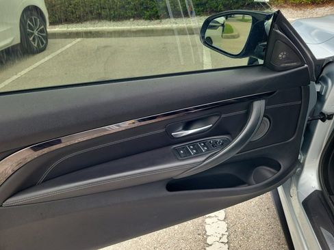 Used 2018 BMW M4 Convertible RWD image 14