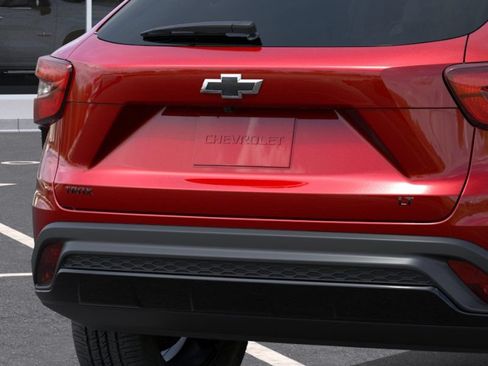 New 2026 Chevrolet Trax LT w/ Midnight Edition FWD image 14