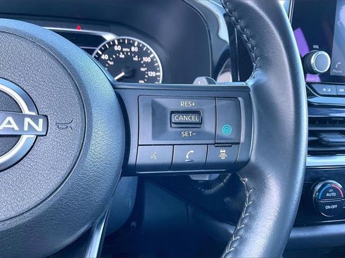 Used 2025 Nissan Pathfinder SV image 17