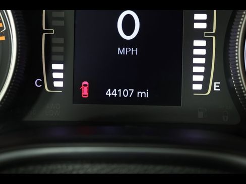 Used 2019 Jeep Cherokee Latitude w/ Popular Appearance Group image 8