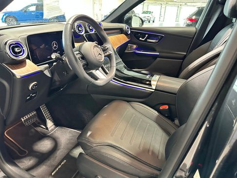 Used 2025 Mercedes-Benz GLC 300 4MATIC image 7