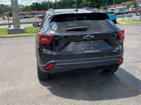 Certified 2024 Chevrolet Trax RS w/ Sunroof Package FWD image 7