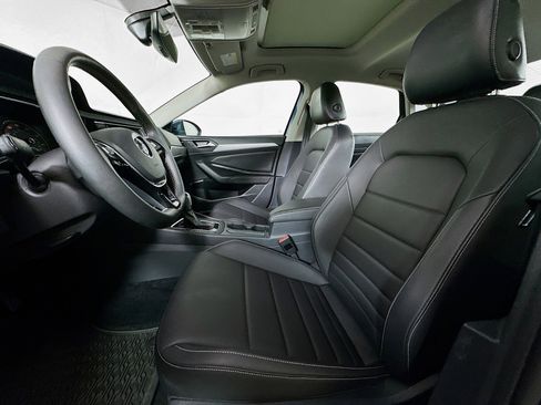 Used 2021 Volkswagen Jetta SE w/ SE Cold Weather Package image 13