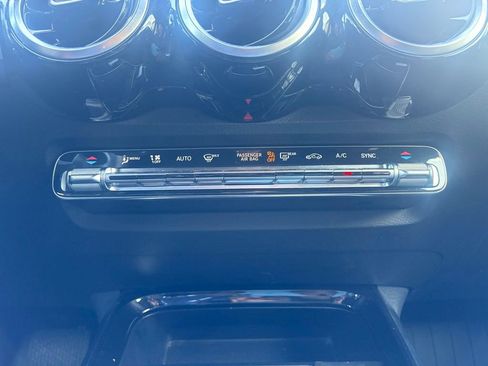 Used 2022 Mercedes-Benz GLB 250 image 23