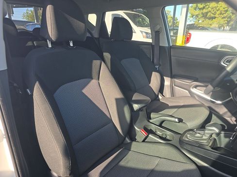 Used 2023 Kia Soul LX w/ LX Technology Package FWD image 11