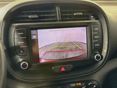 Used 2025 Kia Soul LX w/ LX Technology Package FWD image 14