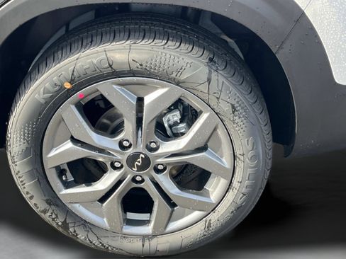 New 2026 Kia Seltos LX image 11