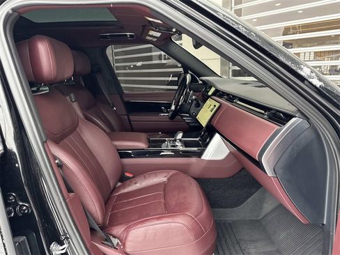Used 2023 Land Rover Range Rover Autobiography image 9