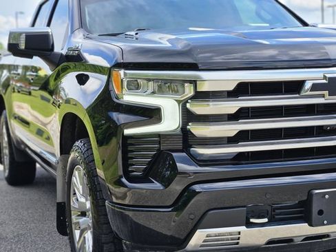 Used 2024 Chevrolet Silverado 1500 High Country w/ High Country Premium Package AWD/4WD image 9