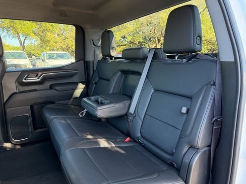 Used 2024 GMC Sierra 1500 SLT image 18