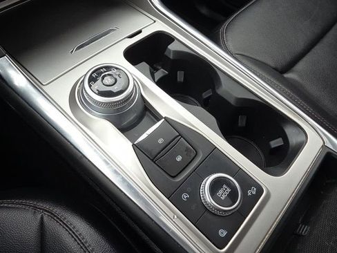 Used 2020 Ford Explorer XLT w/ Equipment Group 202A image 27