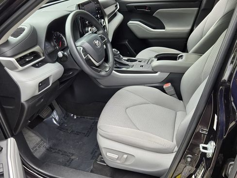 Used 2022 Toyota Highlander L FWD image 10