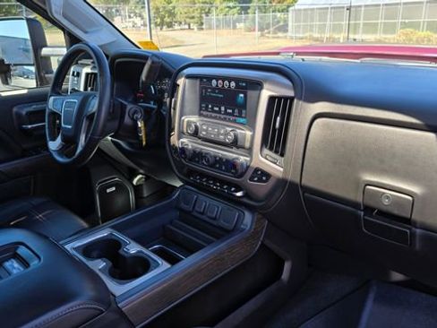Used 2018 GMC Sierra 2500 Denali image 16
