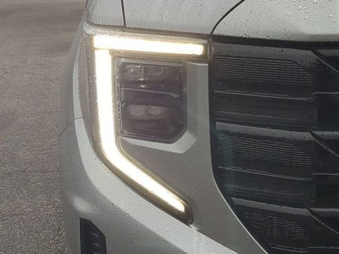 Used 2024 GMC Sierra 1500 Elevation image 10