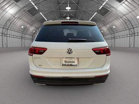 Used 2020 Volkswagen Tiguan SE w/ Panoramic Sunroof Package image 6