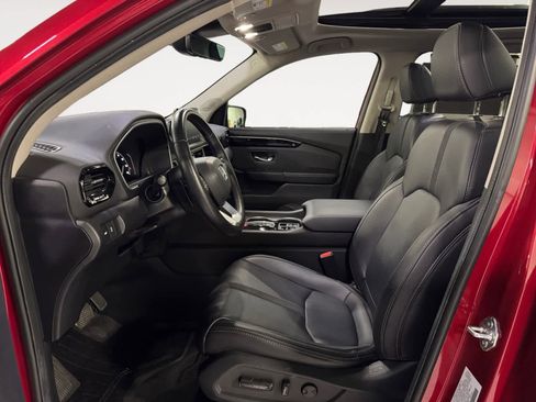 Used 2024 Honda Pilot Touring image 13