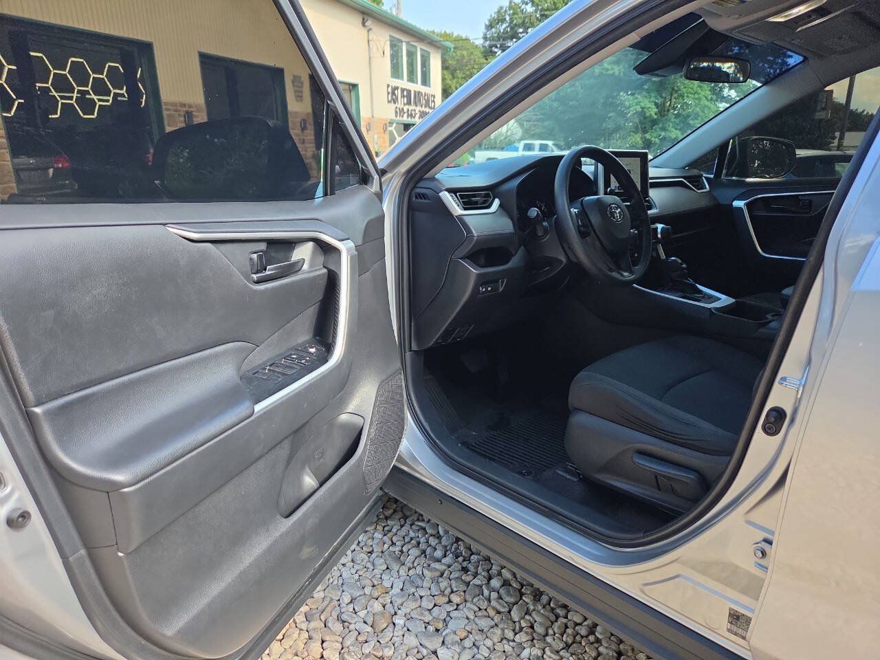 Used 2023 Toyota RAV4 LE AWD/4WD image 14