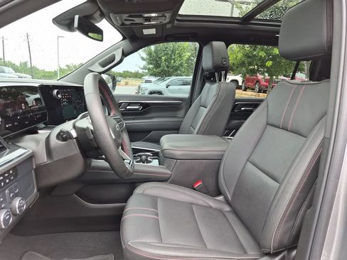 Used 2025 Chevrolet Suburban RST w/ Comfort Package AWD/4WD image 21