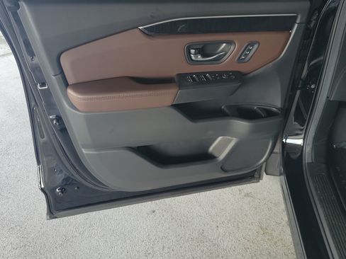 Used 2025 Honda Pilot Elite image 17