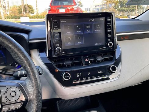 Used 2021 Toyota Corolla LE image 6