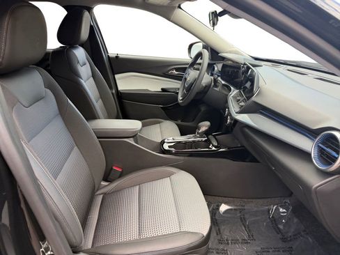 Used 2024 Chevrolet Trax LT image 15