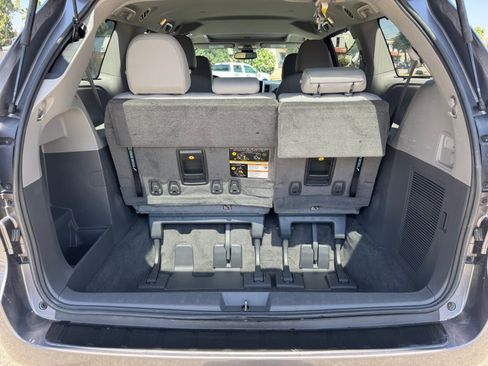 Used 2018 Toyota Sienna XLE w/ XLE Navigation Package AWD/4WD image 21