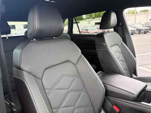 Used 2024 Volkswagen Atlas Cross Sport SE FWD image 35