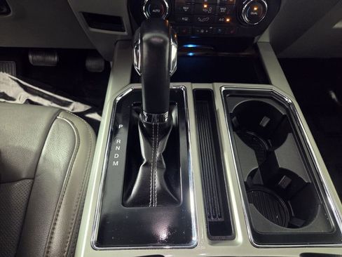 Used 2020 Ford F150 Lariat image 17