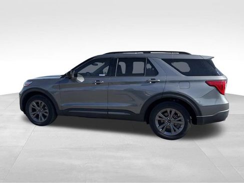 Used 2022 Ford Explorer XLT w/ Equipment Group 202A AWD/4WD image 8