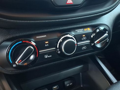 Used 2023 Kia Soul LX w/ LX Technology Package FWD image 21